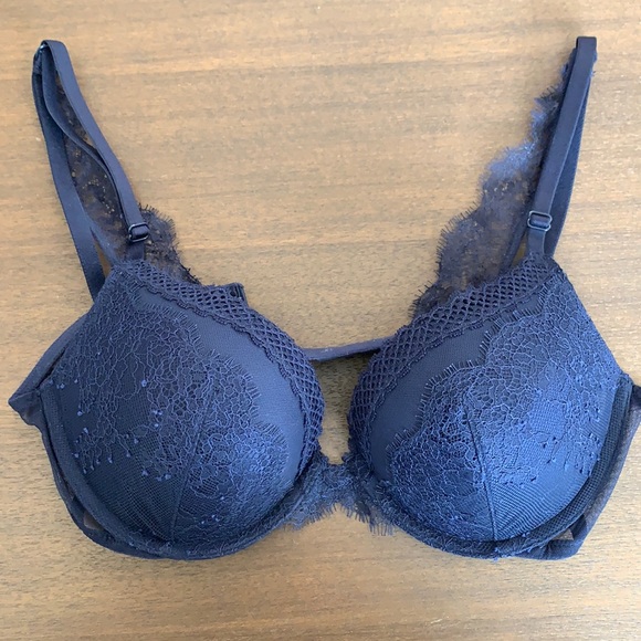 Victoria's Secret Push Up bra - 34C - Picture 1 of 2